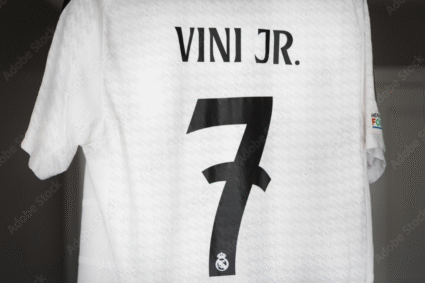 « Le gars l’a traité de singe » : Vinicius victime de propos racistes lors de Benfica-Real